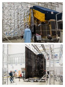 Deux images, sur les images le satellite Plato déploie ses panneaux solaires. L'image du haut est prise de face et l'on voit un ingénieur devant le satellite. L'image du bas est la vue du satellite et ses panneaux déployés de dos